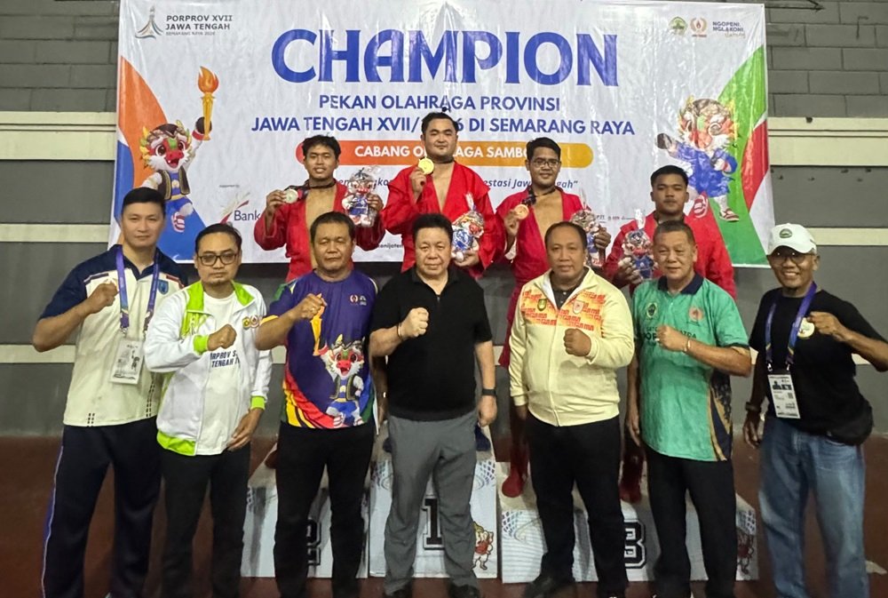 Kontingen sambo Kota Salatiga meraih tiga medali emas, satu perak, dan satu perunggu pada hari pertama Porprov Jawa Tengah 2026, Kamis (22/10). Medali emas dipersembahkan Michel Angelo, Nanda Bagus Yuniarta, dan Rendi Dwi Kuncoro. Sementara itu, Pradipa Bagaskara Pratama meraih perak dan Surya Adji Nugroho menyumbangkan perunggu.