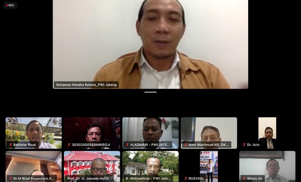 Persatuan Wartawan Indonesia (PWI) Jawa Tengah bersama Fakultas Hukum Universitas Islam Sultan Agung (FH Unissula) Semarang menggelar Sekolah Jurnalistik Angkatan XXVIII secara daring pada 2026. Kegiatan yang diikuti 95 mahasiswa ini bertujuan memperkuat kemampuan menulis dan komunikasi hukum agar informasi hukum dapat disampaikan kepada masyarakat secara akurat, jelas, dan mudah dipahami.