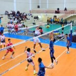Tim bola voli indoor putra Kabupaten Semarang mengalahkan Kabupaten Purbalingga dengan skor 3-1 pada Porprov XVII Jawa Tengah 2026 di GOR Pandanaran Wujil, Bergas, Selasa (27/10/2026). Sempat kalah pada set pertama, tuan rumah bangkit melalui perubahan strategi bertahan dan variasi serangan. Kemenangan ini mengantarkan Kabupaten Semarang ke babak berikutnya untuk menghadapi Kabupaten Kudus.