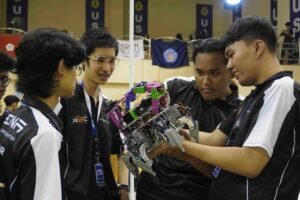 Tim Legacy R2C dari Universitas Kristen Satya Wacana (UKSW) meraih Juara 1 kategori Search and Rescue Robot (SAR) dalam kompetisi UNLIMITED 2026 yang diselenggarakan Fakultas Teknik Universitas Diponegoro di Semarang. Mereka mengembangkan ALCEO, robot berkaki enam yang mampu bernavigasi secara otonom, melewati berbagai rintangan, dan menjalankan misi penyelamatan di arena menantang.