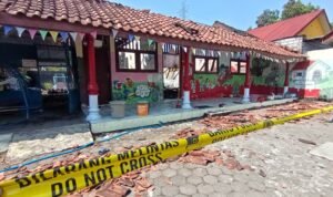 Kebakaran melanda TK Mekarsari II di Dusun Kemasan, Desa Klepu, Kecamatan Pringapus, Kabupaten Semarang, Senin (19/10/2026). Dua ruang kelas, ruang permainan, dapur, dan kantor sekolah hangus terbakar, menyebabkan sekitar 60 siswa kehilangan ruang belajar. Kerugian diperkirakan mencapai Rp500 juta. Pemerintah Kabupaten Semarang berencana membangun kembali gedung sekolah, sementara kegiatan belajar sementara dipindahkan ke musala SD Klepu 04.