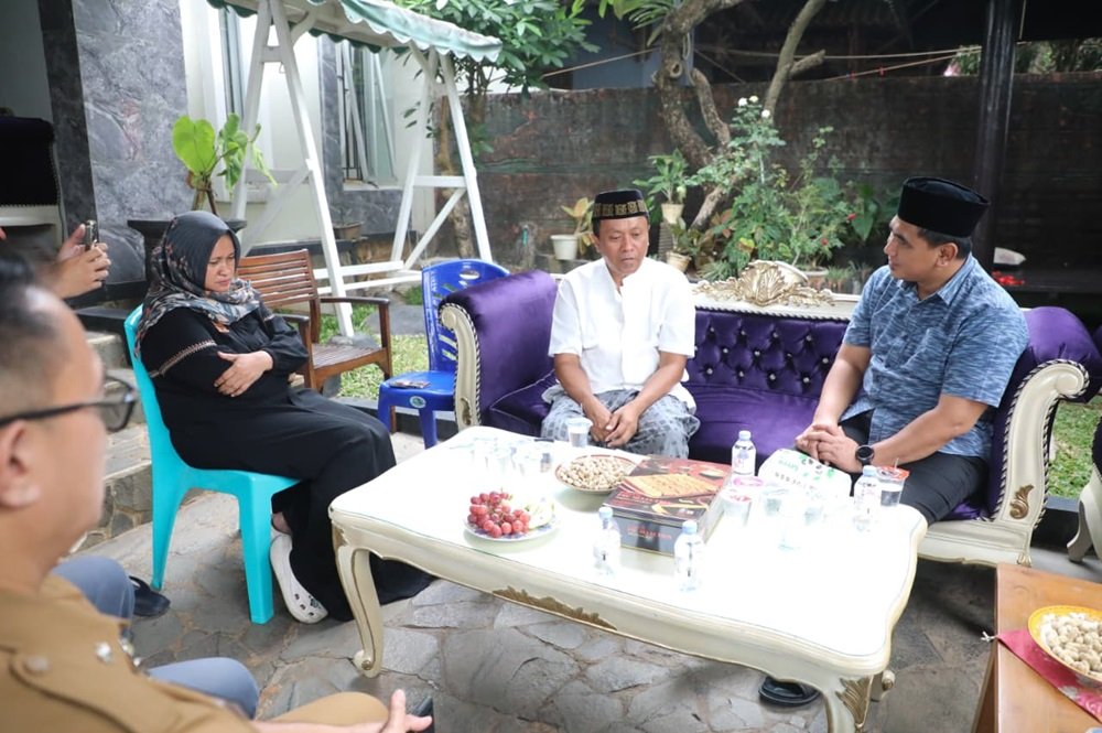 Wakil Gubernur Jawa Tengah Taj Yasin Maimoen bertakziah ke rumah keluarga Syabilla Rizkia Putri Raharjo di Jepara, Senin (26/10/2026), setelah atlet selam tersebut meninggal dunia saat mengikuti Porprov XVII Jateng 2026. Taj Yasin menyampaikan belasungkawa sekaligus menegaskan perlunya evaluasi keselamatan, khususnya pada perlombaan di laut terbuka. Pemprov Jateng dan panitia juga menyiapkan tali asih serta pemenuhan hak perlindungan BPJS Ketenagakerjaan bagi keluarga.