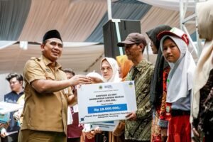 Pemerintah Provinsi Jawa Tengah menjalankan program Desa Dampingan di Desa Kendalrejo, Kecamatan Petarukan, Kabupaten Pemalang, untuk mempercepat pengentasan kemiskinan melalui perbaikan rumah, akses listrik, sanitasi, pendidikan, dan penguatan ekonomi. Wakil Gubernur Taj Yasin Maimoen meninjau hasil program pada Selasa (20/10/2026). Bantuan mencakup rehabilitasi rumah, infrastruktur, modal usaha, serta dukungan kebutuhan dasar masyarakat.