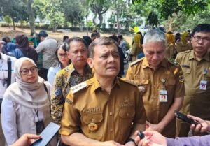 Pemerintah Provinsi Jawa Tengah bersama Bank Indonesia menggelar program stabilisasi harga dan hilirisasi pangan di Tarubudaya, Ungaran, Kabupaten Semarang, Senin (12/10/2026). Program ini menyediakan beras seharga Rp11.000 per kilogram dan cabai rawit merah Rp10.000 per kemasan 200 gram, sekaligus memperkuat produksi pertanian dan membantu pedagang menghadapi kenaikan biaya bahan baku.