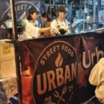 Urban Steak di Karangpete, Benoyo, Salatiga, menawarkan sajian steak bergaya western street food dengan penyajian menyerupai restoran. Berdiri hampir tiga tahun, usaha milik Ery Setiawan ini menghadirkan olahan ayam dan daging sapi dengan harga mulai sekitar Rp20.000, serta melayani pelanggan langsung di lokasi maupun pesanan untuk acara privat.